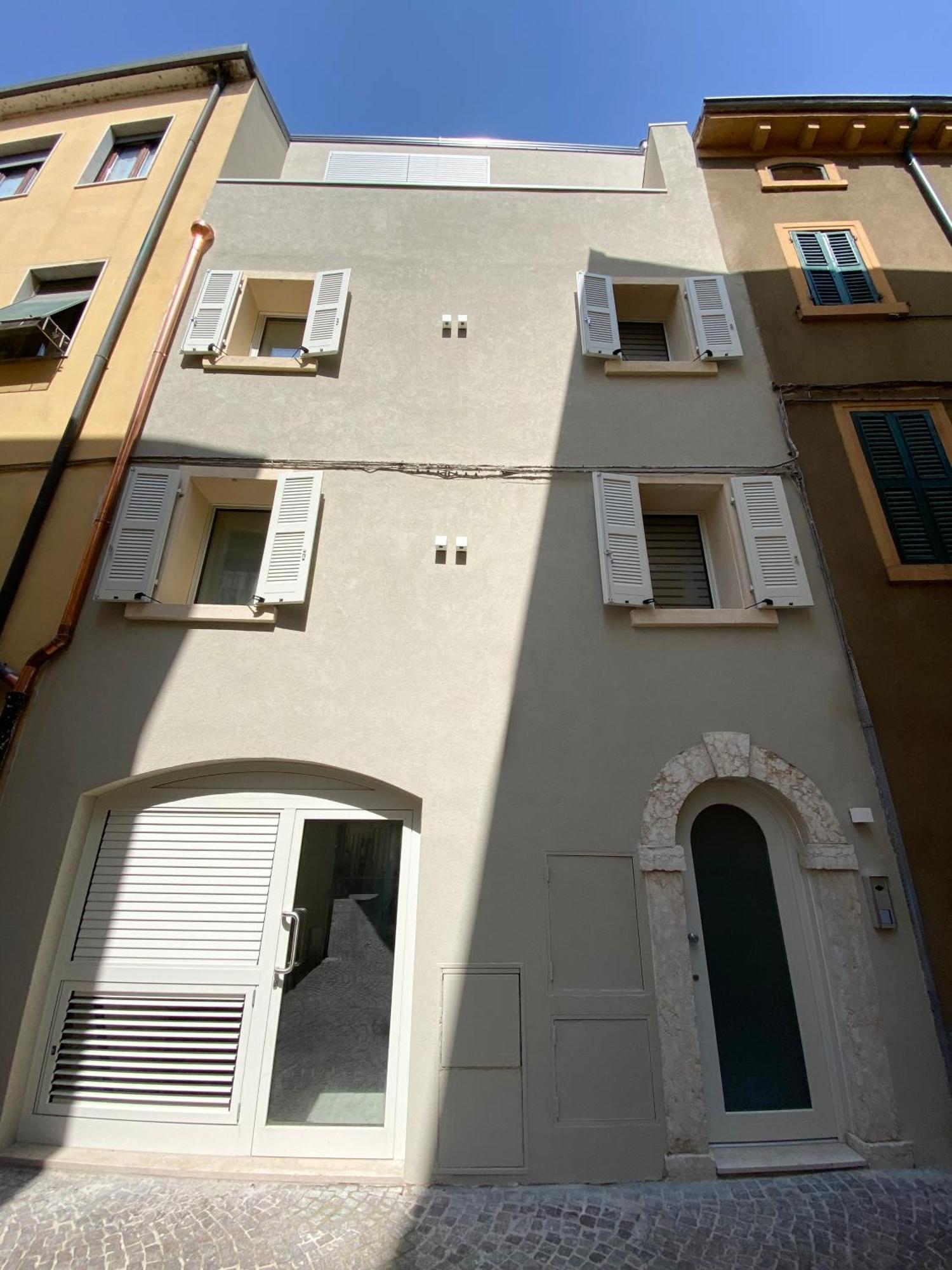 Palazzo Cordigero - Apartments ペスキエーラ・デル・ガルダ エクステリア 写真