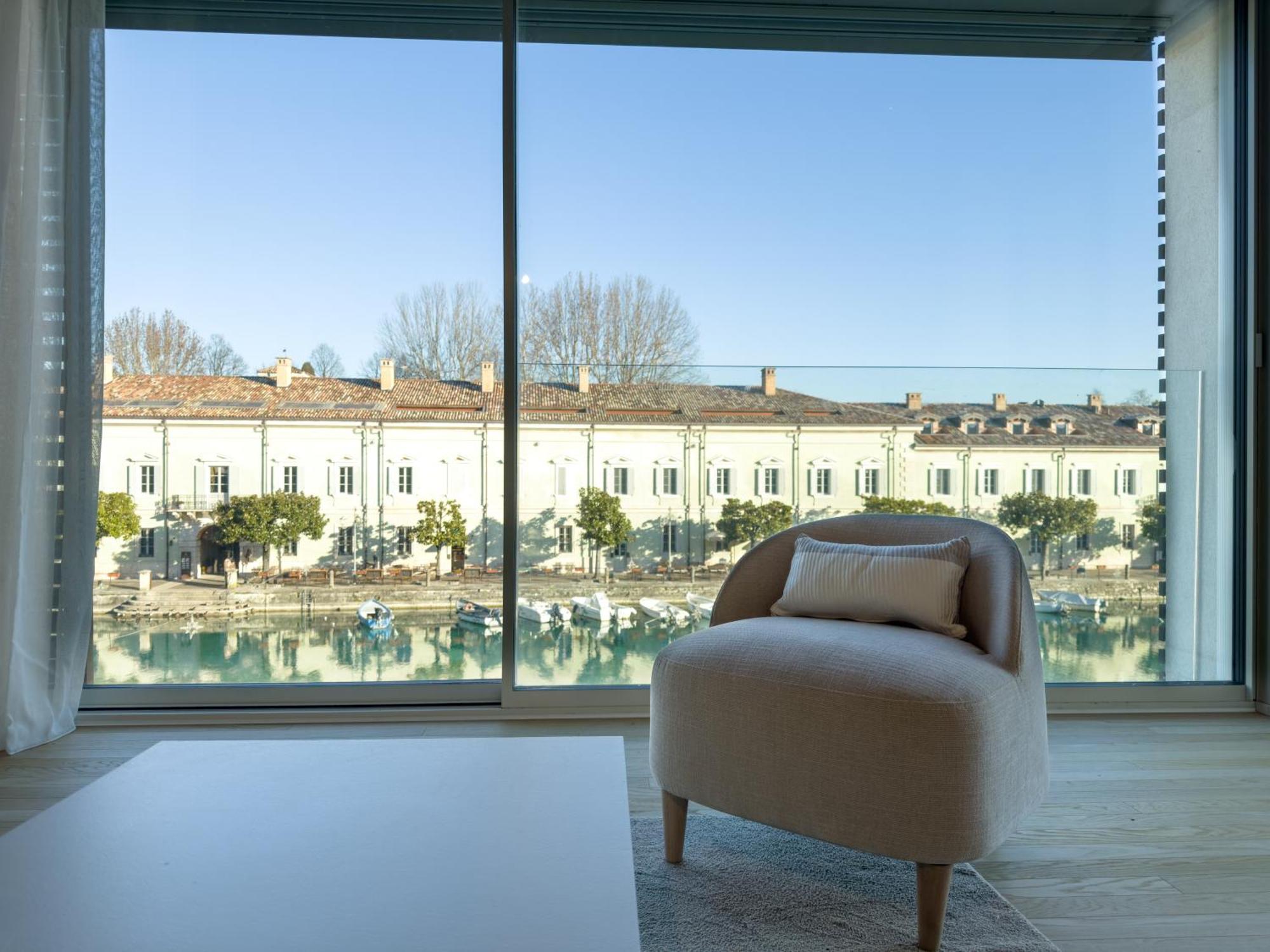 Palazzo Cordigero - Apartments ペスキエーラ・デル・ガルダ エクステリア 写真