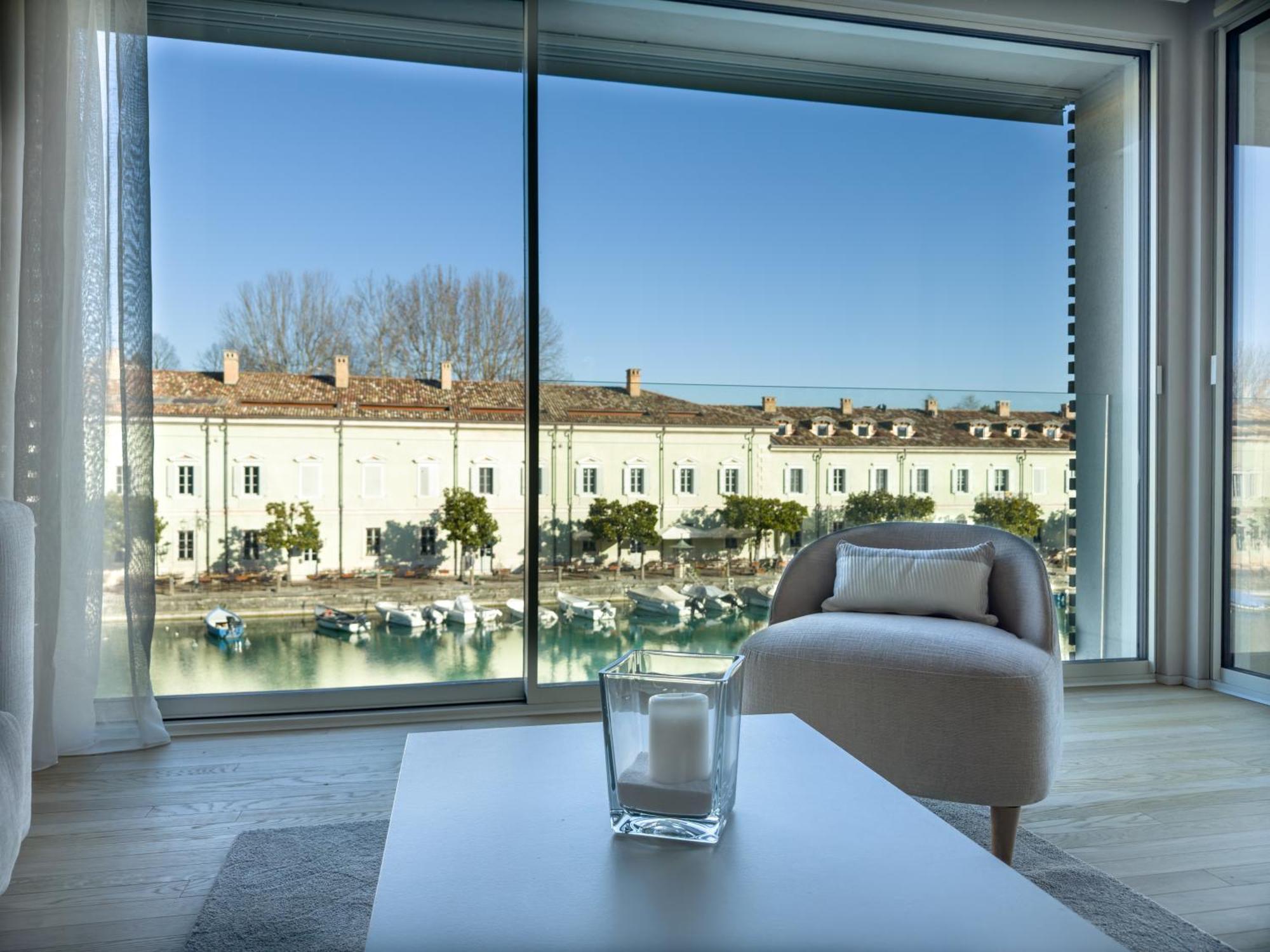 Palazzo Cordigero - Apartments ペスキエーラ・デル・ガルダ エクステリア 写真