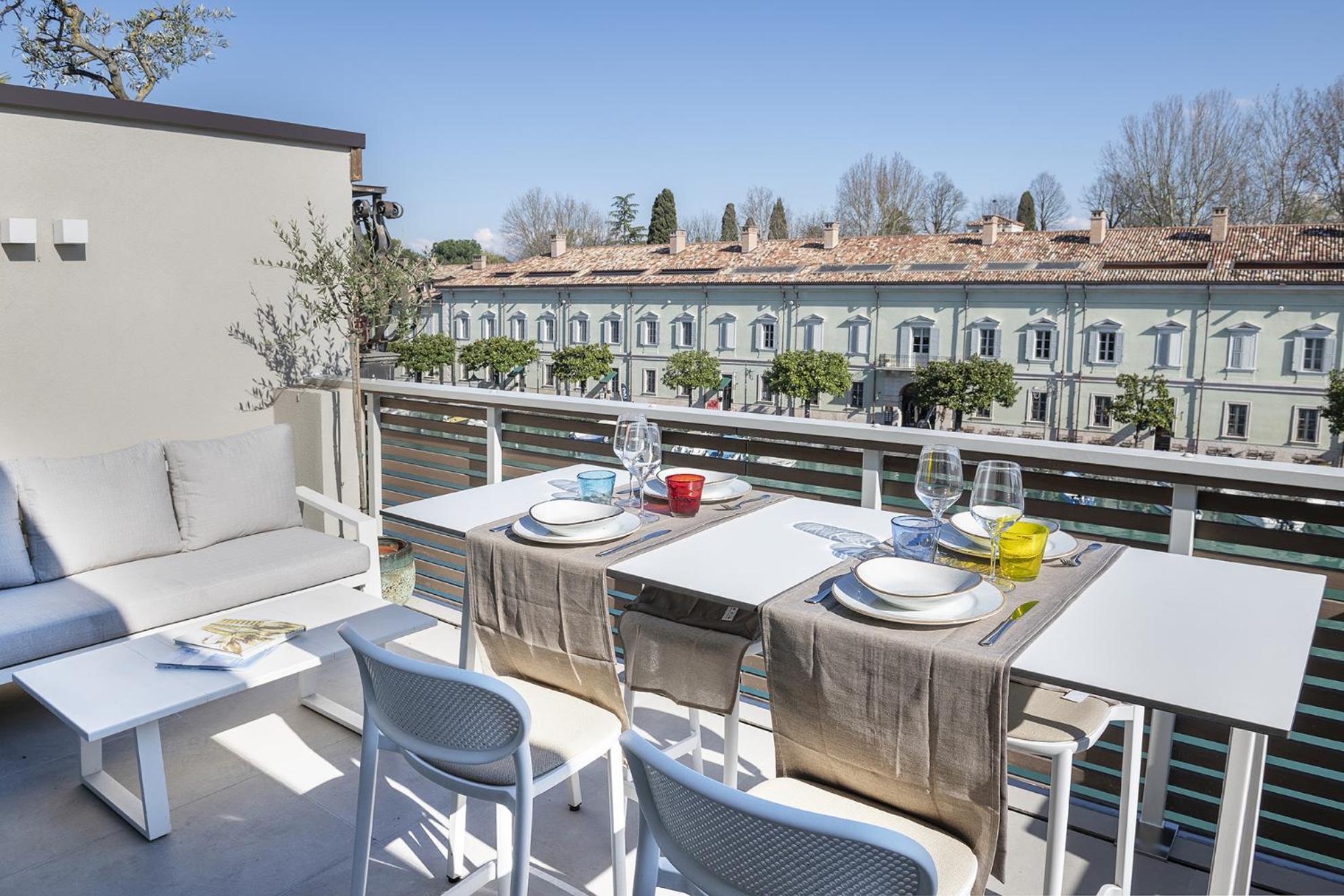 Palazzo Cordigero - Apartments ペスキエーラ・デル・ガルダ エクステリア 写真