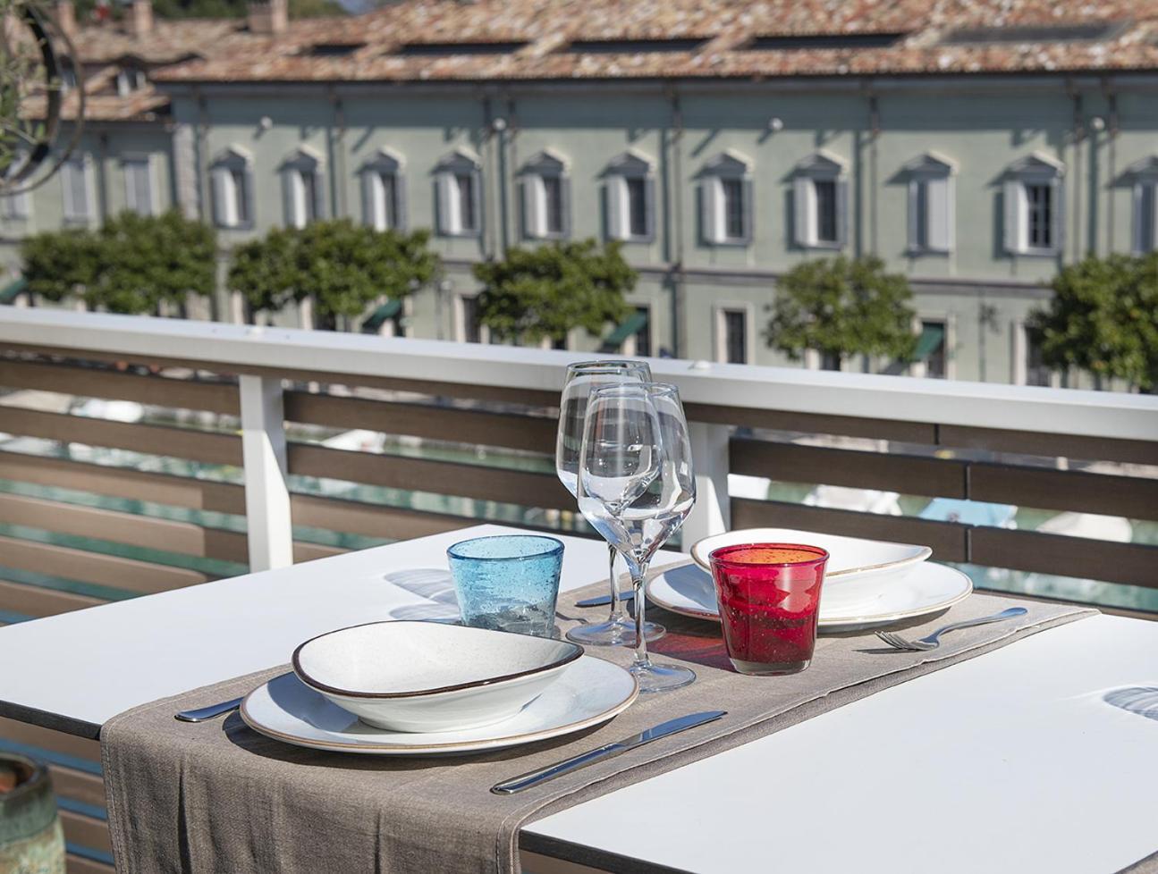 Palazzo Cordigero - Apartments ペスキエーラ・デル・ガルダ エクステリア 写真